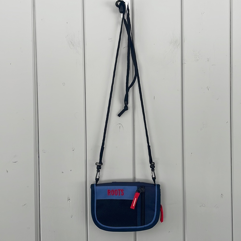 Roots Crossbody Wallet Bag Purse - Picture 2 of 9